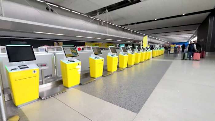 Orlando travelers struggle to book flights after Spirit shutdown