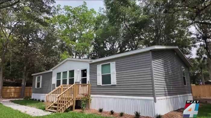 Jacksonville couple works to get discounted mobile homes to Brantley County wildfire victims