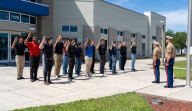 RS Jacksonville Commanding Officer Administers Oath of Enlistment