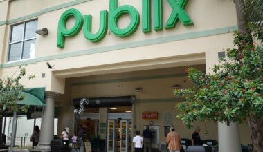Florida Publix stores will no longer allow shoppers to open carry firearms. Some are threatening to boycott