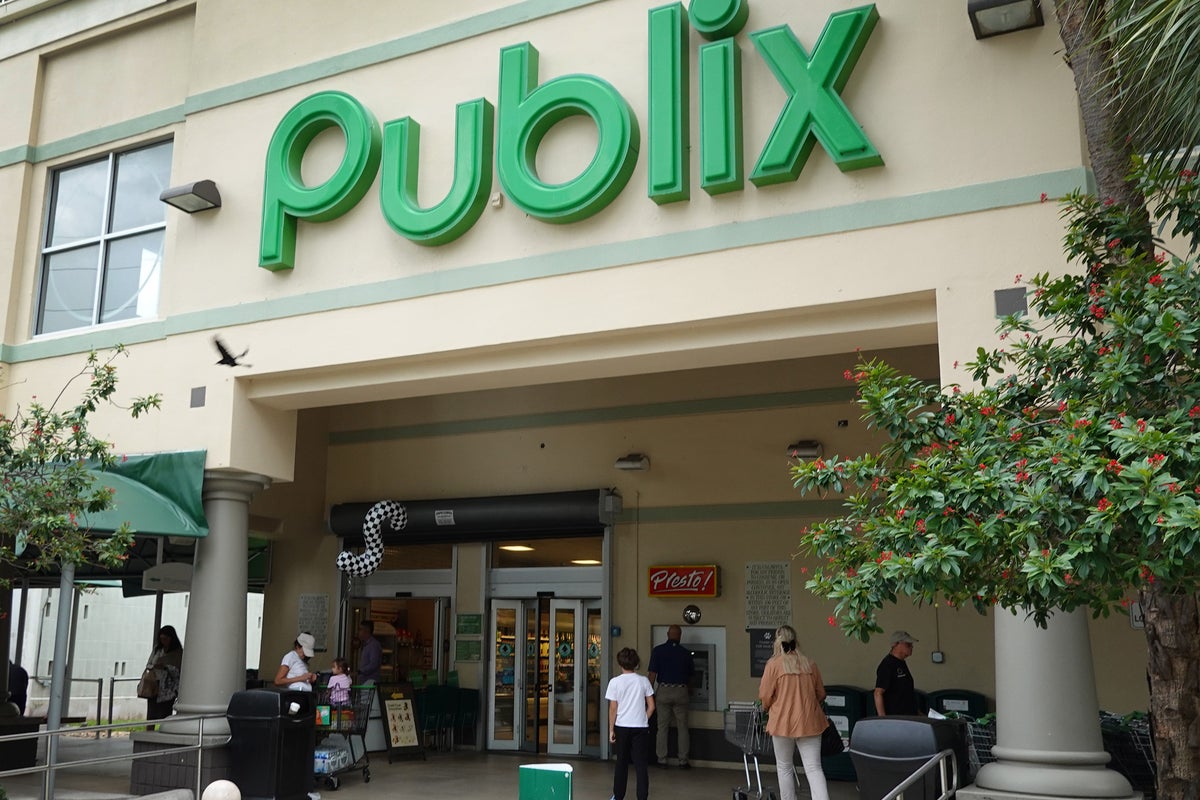 Florida Publix stores will no longer allow shoppers to open carry firearms. Some are threatening to boycott