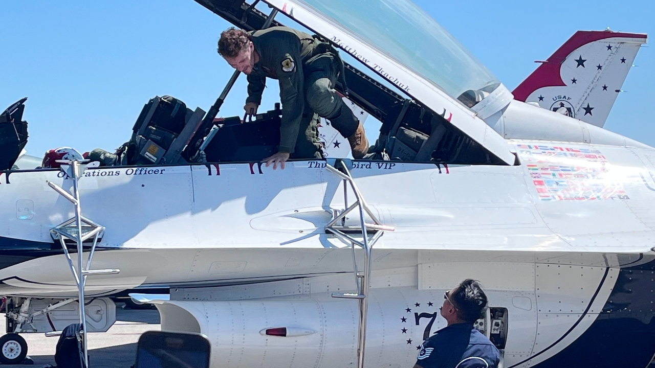 Panthers star Matthew Tkachuk flies with the Thunderbirds in an F-16 ahead of Fort Lauderdale show