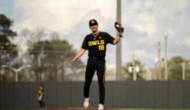 Late Comeback Lifts Owls Past 24th-Ranked Gamecocks, 5-2