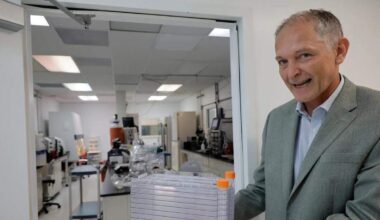Broward lab ramps up stem-cell production in Plantation