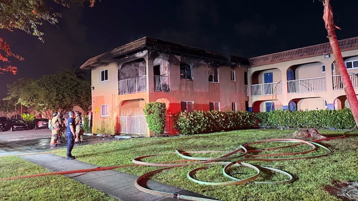 Sunrise apartment fire displaces 2 families