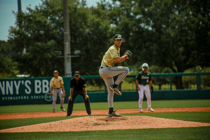 Dolphins Split Saturday Doubleheader at Stetson