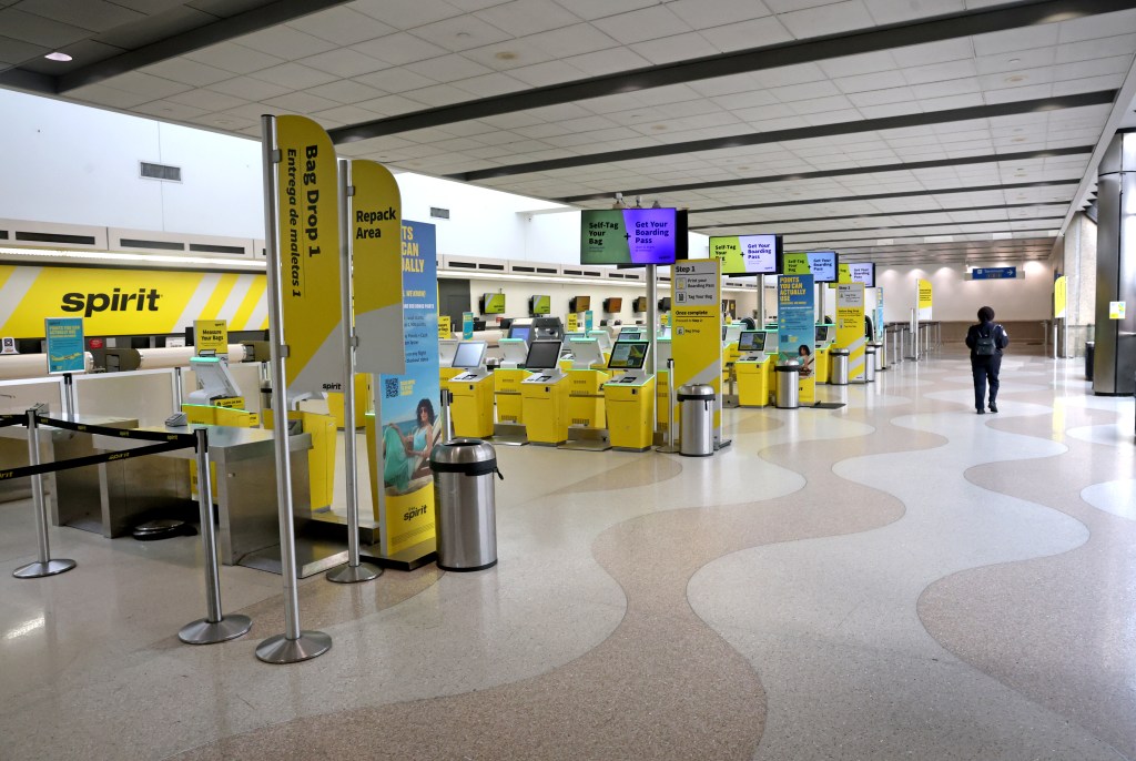 Ex-Spirit workers sue, saying airline failed to give proper layoff notices, owes back pay and benefits – Sun Sentinel