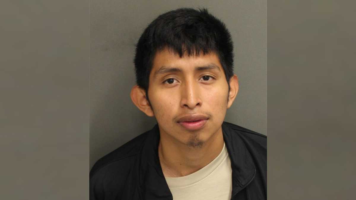 Man arrested at Winter Garden coffee shop, accused of recording in women's restroom