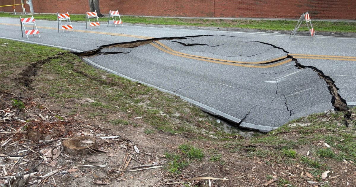 Sinkhole shuts down section of Wymore Road in Maitland, officials say