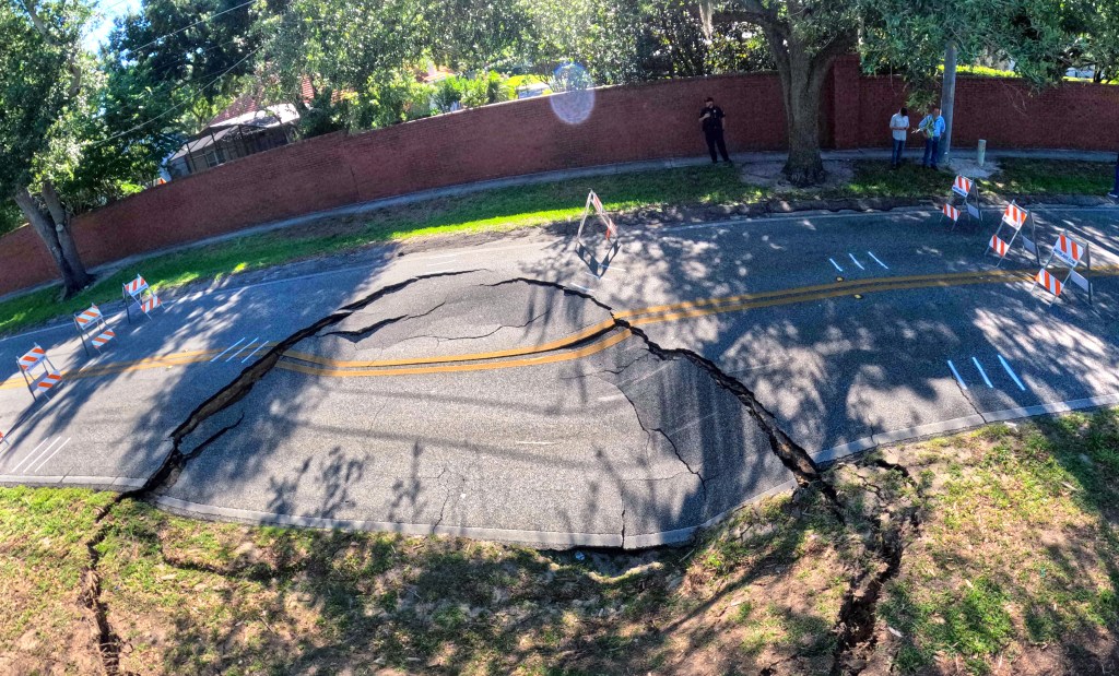 Pictures: Sinkhole closes Wymore Road in Maitland – Orlando Sentinel