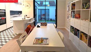 Dopamine Color Blocking Turned This White and Grey Kitchen Into a Miami-Inspired Escape