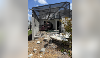 1 injured after vehicle crashes into Orlando home, officials say