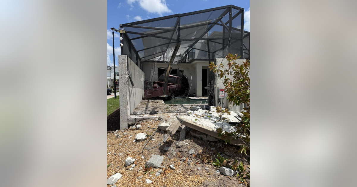 1 injured after vehicle crashes into Orlando home, officials say