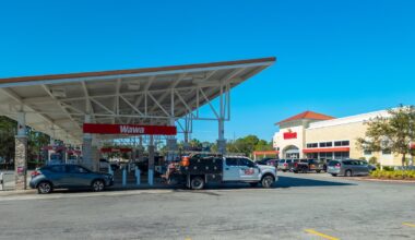 Florida gas average still over $4 ahead of busy Memorial Day weekend