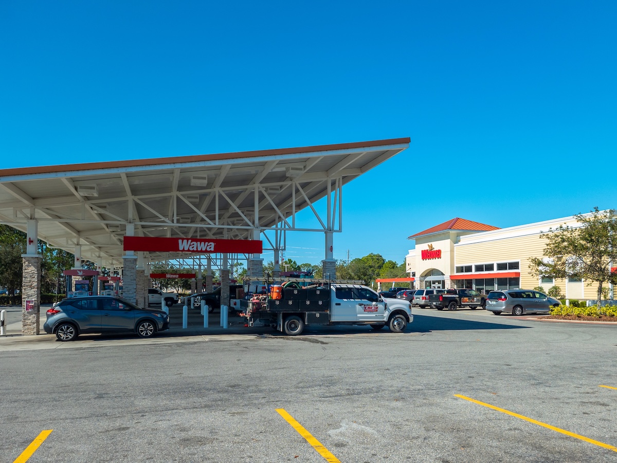 Florida gas average still over $4 ahead of busy Memorial Day weekend