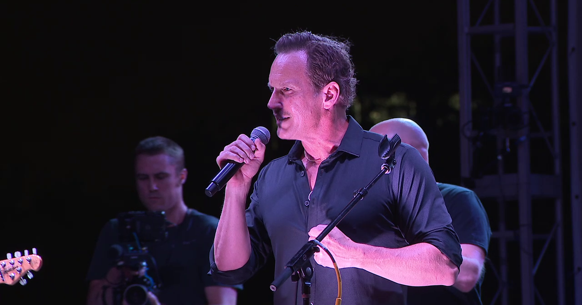 St. Petersburg musical auction funds housing programs for homeless veterans