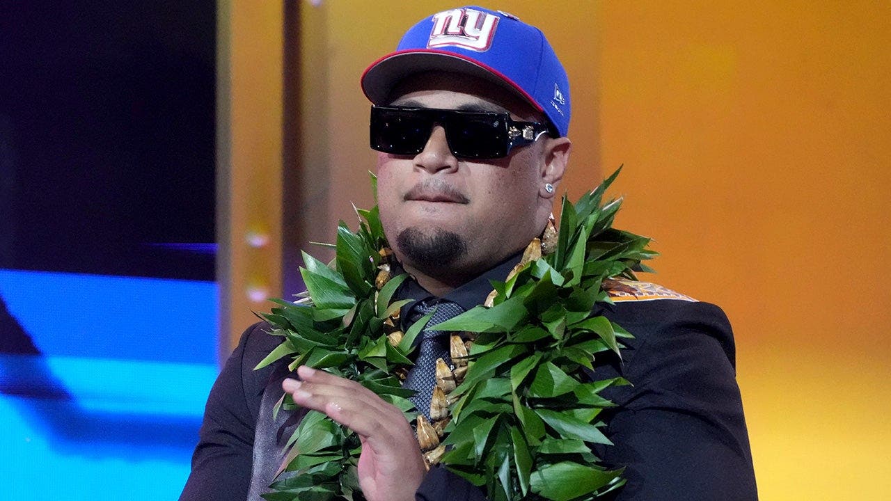 Giants rookie Francis Mauigoa pranks Jaxson Dart with custom Miami Hurricanes jersey