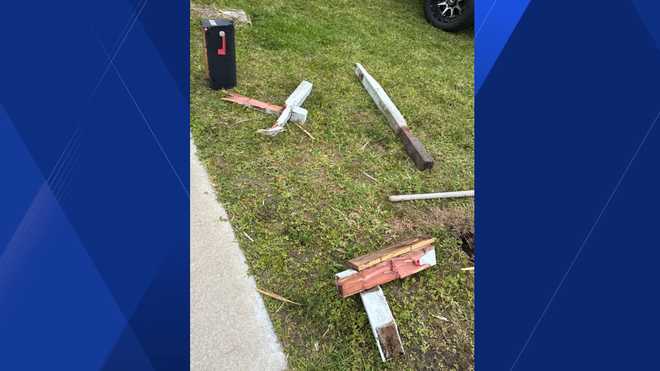Mailbox smashed in DUI crash along the 2000 block of NE 34th Lane in Cape Coral Mailbox smashed in DUI crash along the 2000 block of NE 34th Lane in Cape Coral