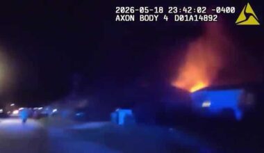 Video: Florida deputy rushes into burning home