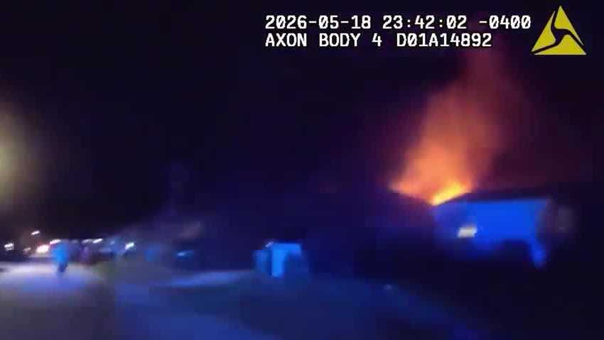 Video: Florida deputy rushes into burning home