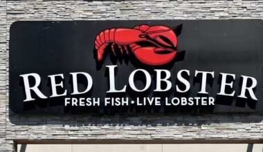 A Nearly 50-Year-Old Red Lobster Is Closing—And Customers Are Emotional