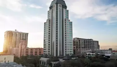 Feldman Equities acquires 200 Central office tower