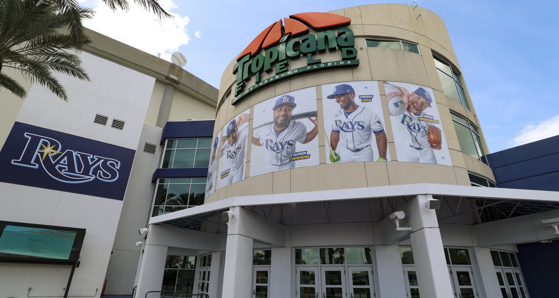 Rays $2.3B Stadium Plan Survives Close Tampa City Council Vote