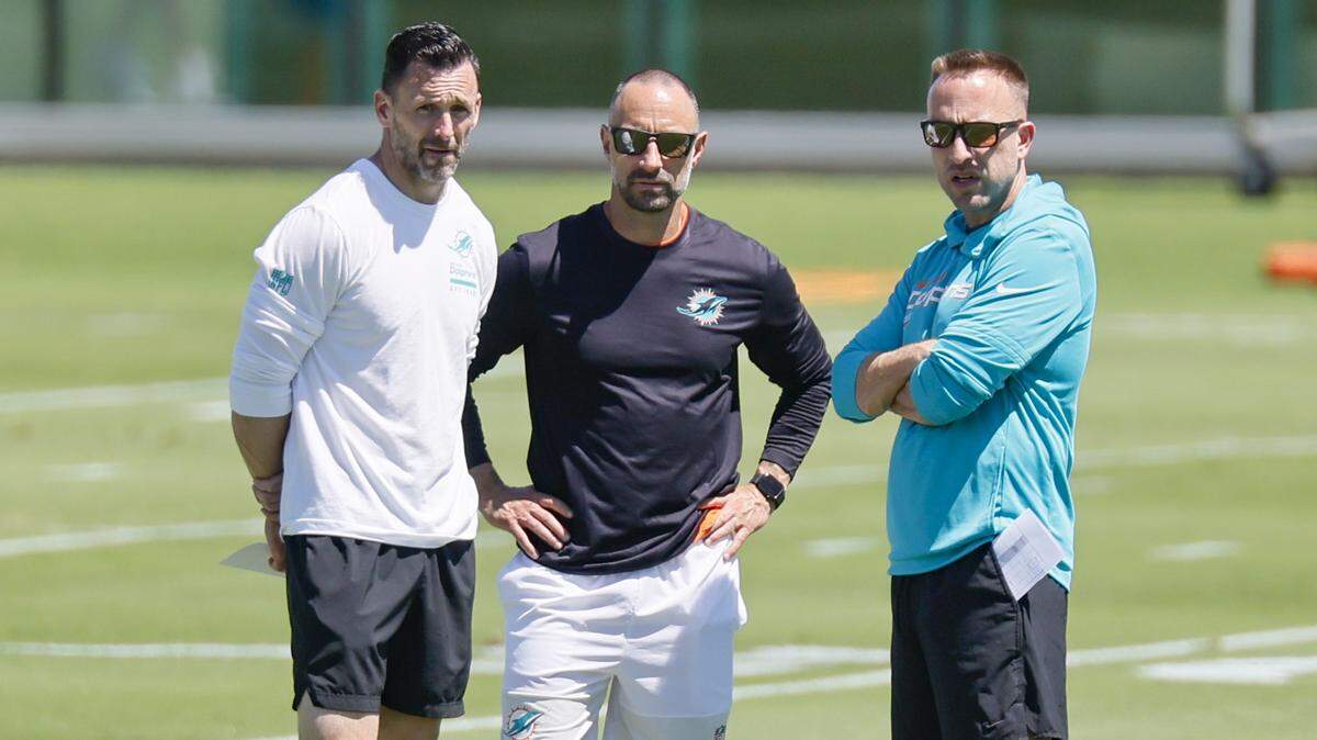 Dolphin updates: free agency, retirement, Sieler, front office