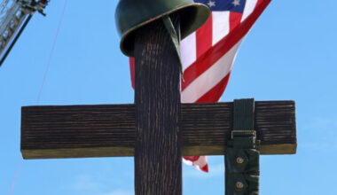 Veterans, families, dignitaries turn out for Memorial Day ceremony at Coral Ridge
