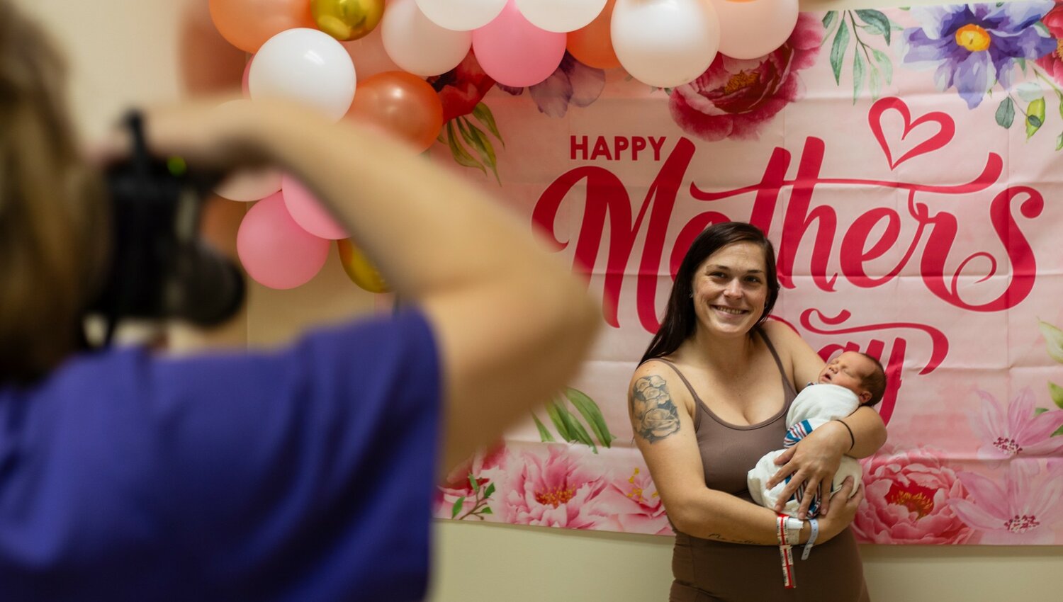 New moms treated to free brunch, family photos at St. Vincent's Clay