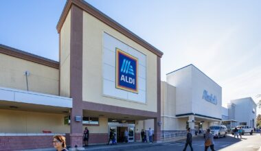 Aldi-anchored Orange Park shopping center sells