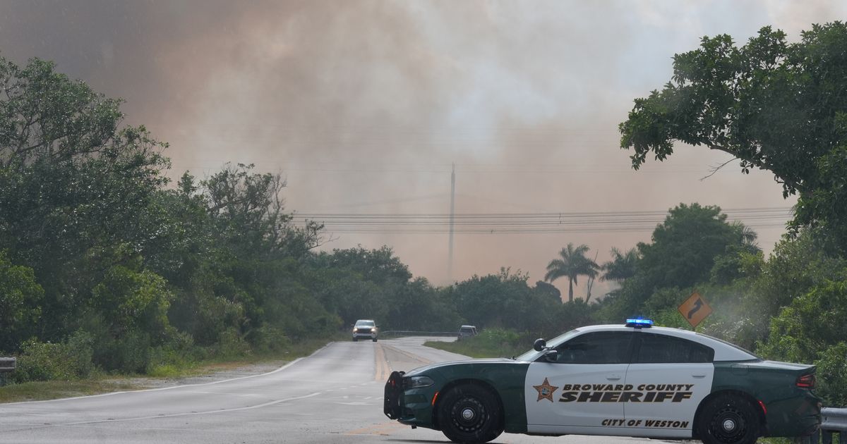 Crews battle South Florida wildfires that have burned thousands of acres :: WRAL.com