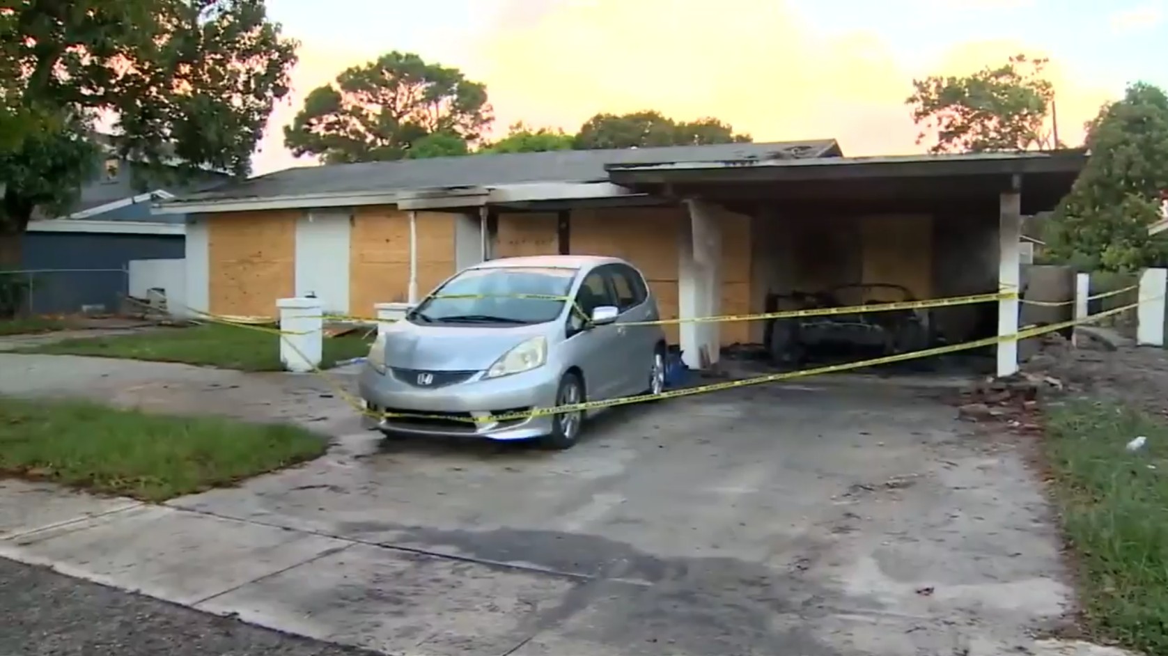 5 displaced, several pets rescued after fire ignites in carport, spreads to Fort Lauderdale home - WSVN 7News | Miami News, Weather, Sports