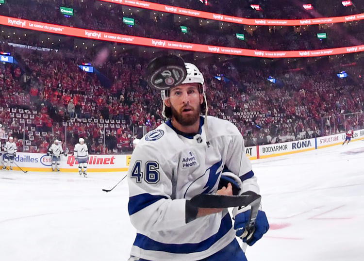 Tampa Bay Lightning Re-Sign Forward Scott Sabourin