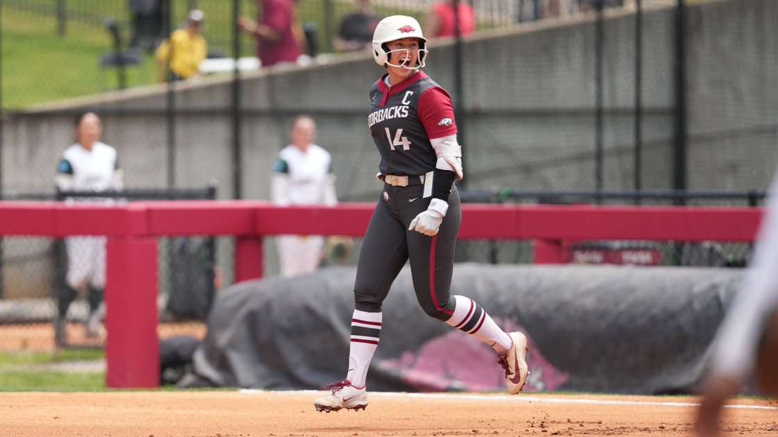 No. 5 Arkansas Advances to Regional Final with 9-1 Run-Rule Victory Over South Florida