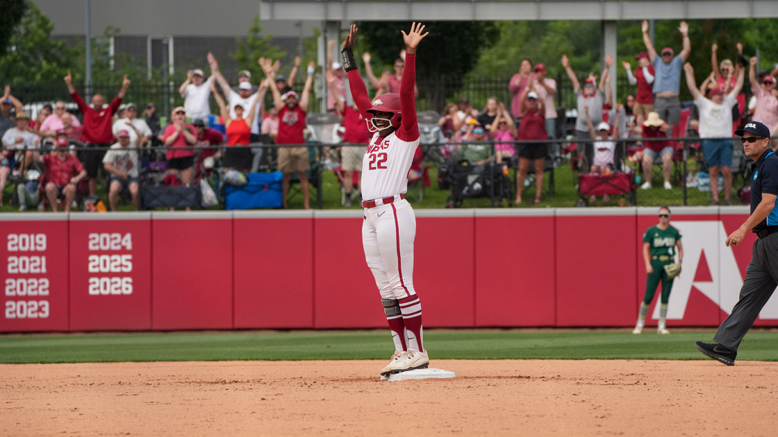 No. 5 Arkansas Clinches Super Regional Berth by Run-Ruling South Florida, 10-2