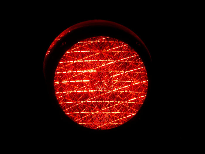 Can I use my phone at a red light in Florida? Here’s what the law says