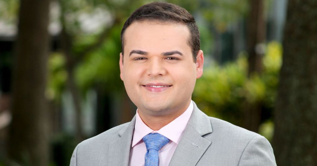 Slain Orlando TV reporter Dylan Lyons’ fiancée has his child 3 years after his death – Orlando Sentinel