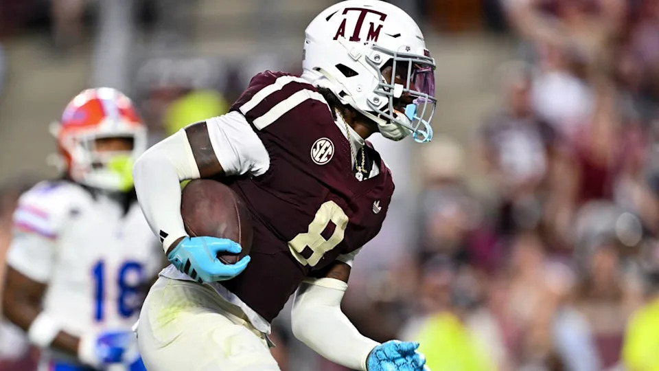 Oct 11, 2025; College Station, Texas, USA; Texas A&M Aggies running back Le'Veon Moss (8) runs the ball in for a touchdown during the second quarter against the Florida Gators at Kyle Field. Mandatory Credit: Maria Lysaker-Imagn Images© Maria Lysaker-Imagn Images.
