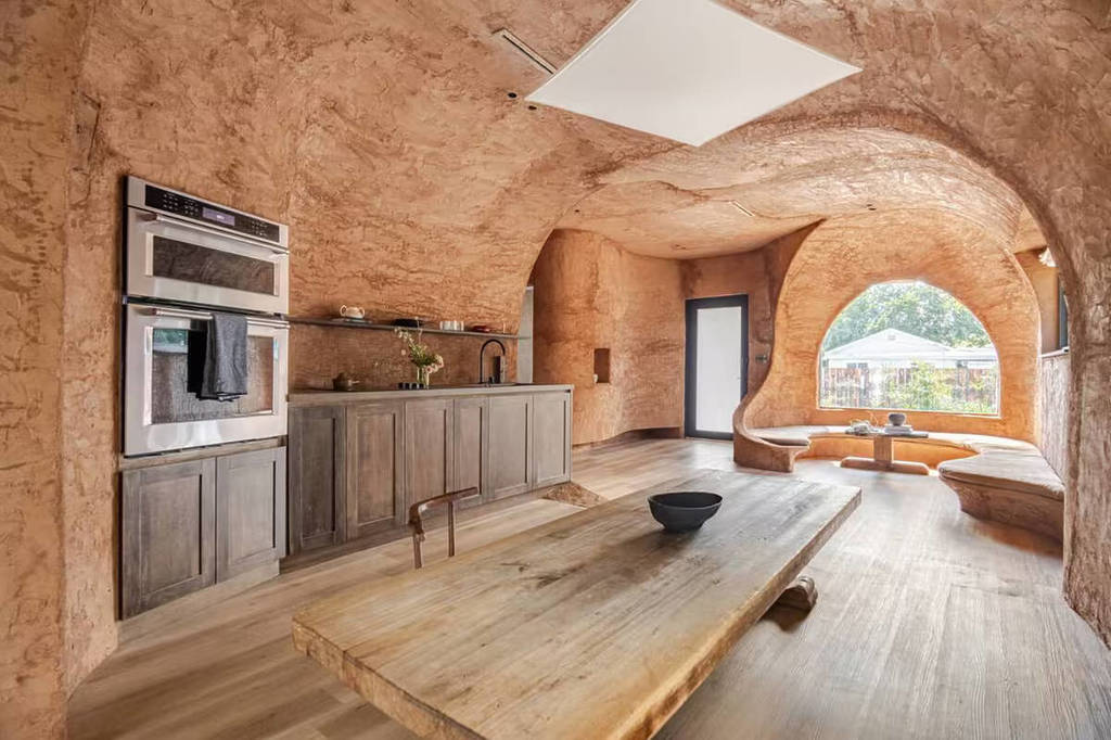 Casa Kawa dining area