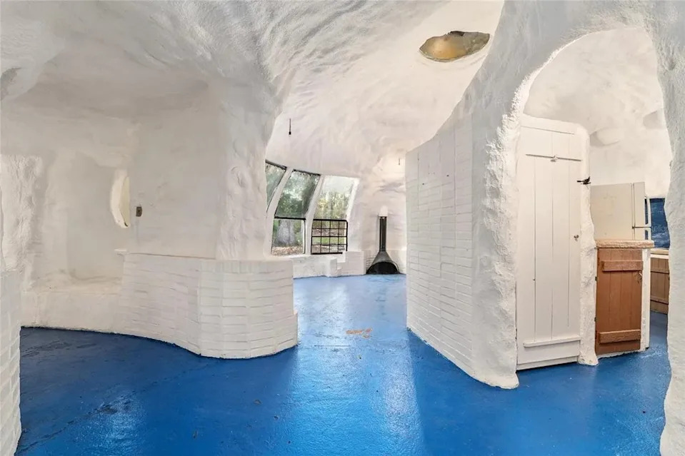 Foam dome home for sale in Florida for $249,000.