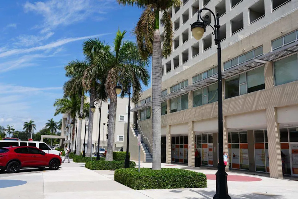 The Hialeah-owned mixed-use complex includes residential and commercial spaces, with the city offering free rent for its 27 commercial units. Mayor Bryan Calvo says the initiative is aimed at reshaping the corridor by attracting businesses such as restaurants, coffee shops, yoga and spa studios, and gyms.