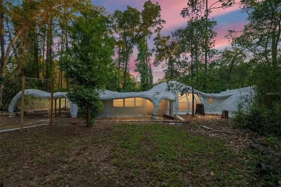 Foam dome home for sale in Florida for $249,000.