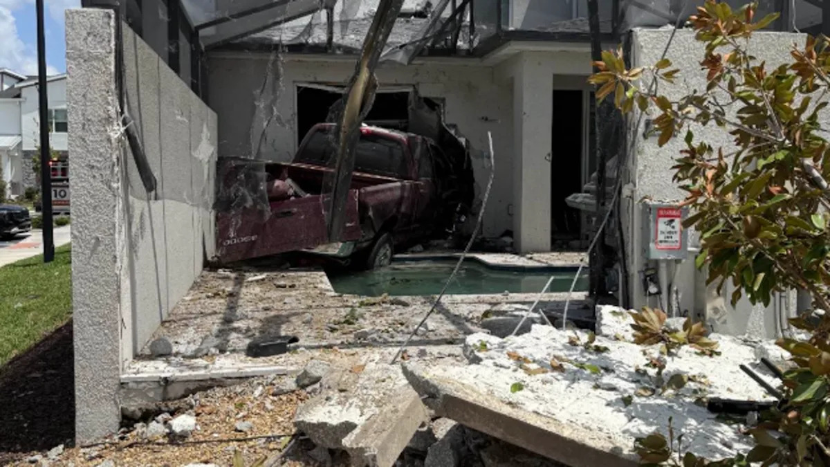 1 injured after vehicle crashes into Orlando home, officials say