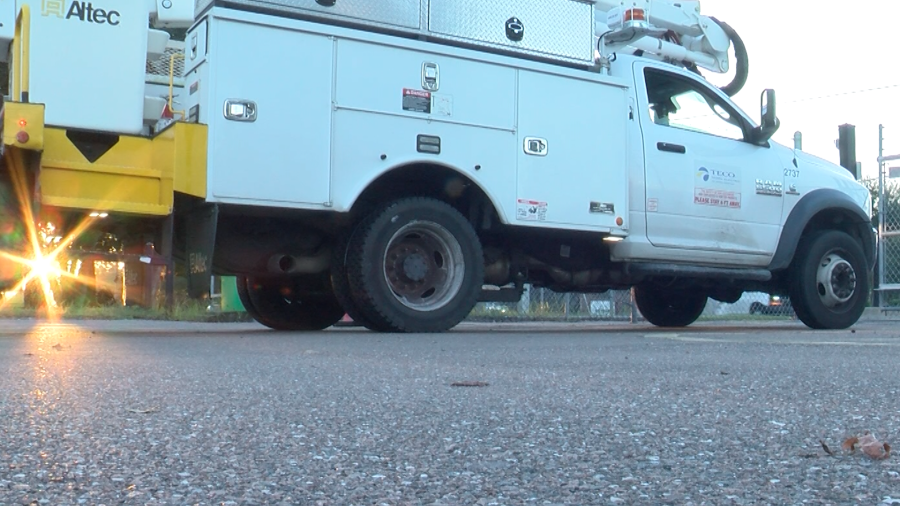 Gas leak shuts down Tampa intersection, police say