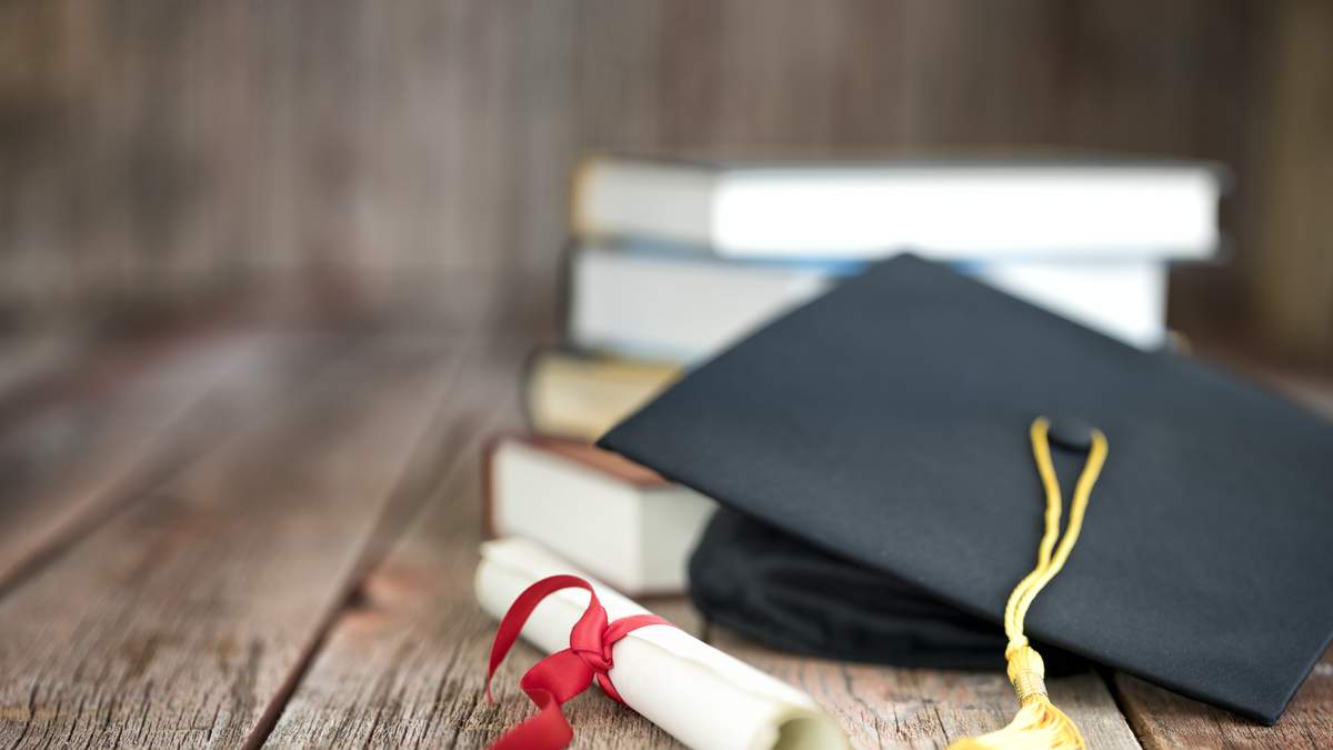 Florida Twin Sisters Make History Graduating Top of Their All-Girls Class | Newsradio WFLA Orlando