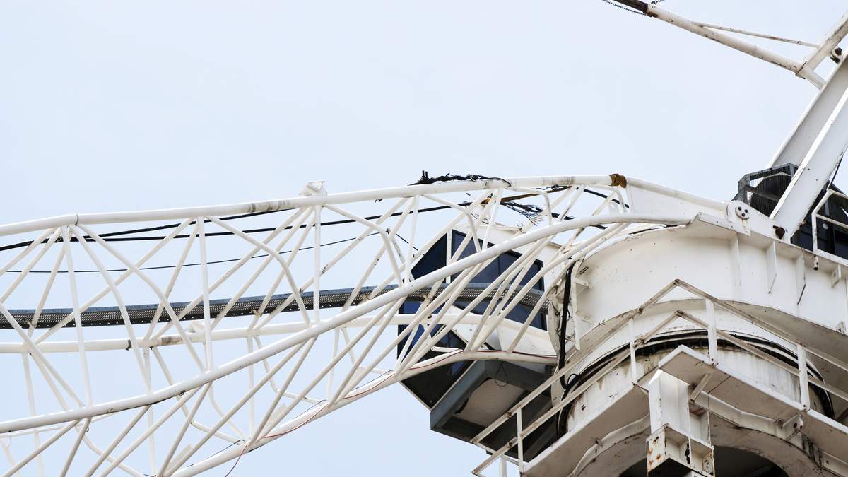 Crane Collapse In Hialeah Neighborhood Nearly Hits Homes | NewsRadio WIOD
