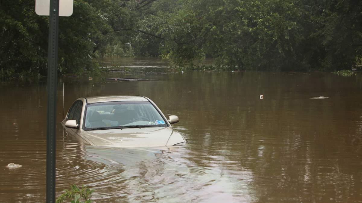 Woman Rescued After Car Plunges Into Pompano Beach Canal | NewsRadio WIOD