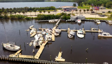 Old Bridge Marina cleanup begins after boats left mangled since Hurricane Ian | Lee County