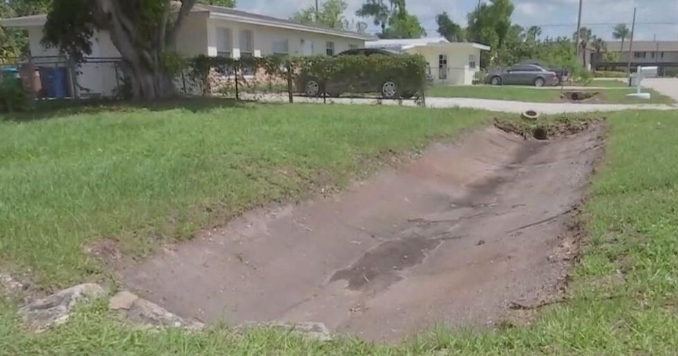 Sanibel clears swales and drains to prepare for upcoming rainy season | Lee County